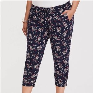 TORRID BLUE FLORAL CHALLIS CAPRI JOGGER PANTS
